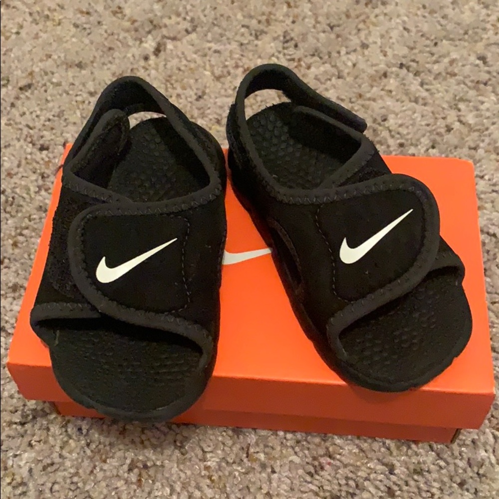 Nike sandals 6c